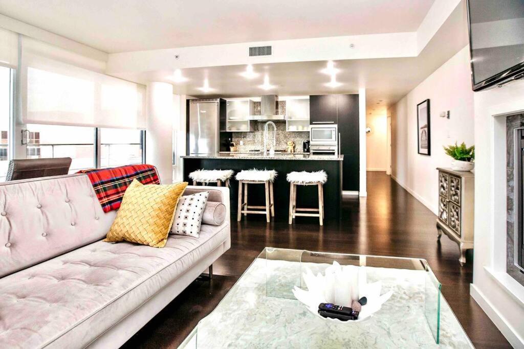 Victoria'S Best Location 2 Bedroom Luxe Condo 外观 照片