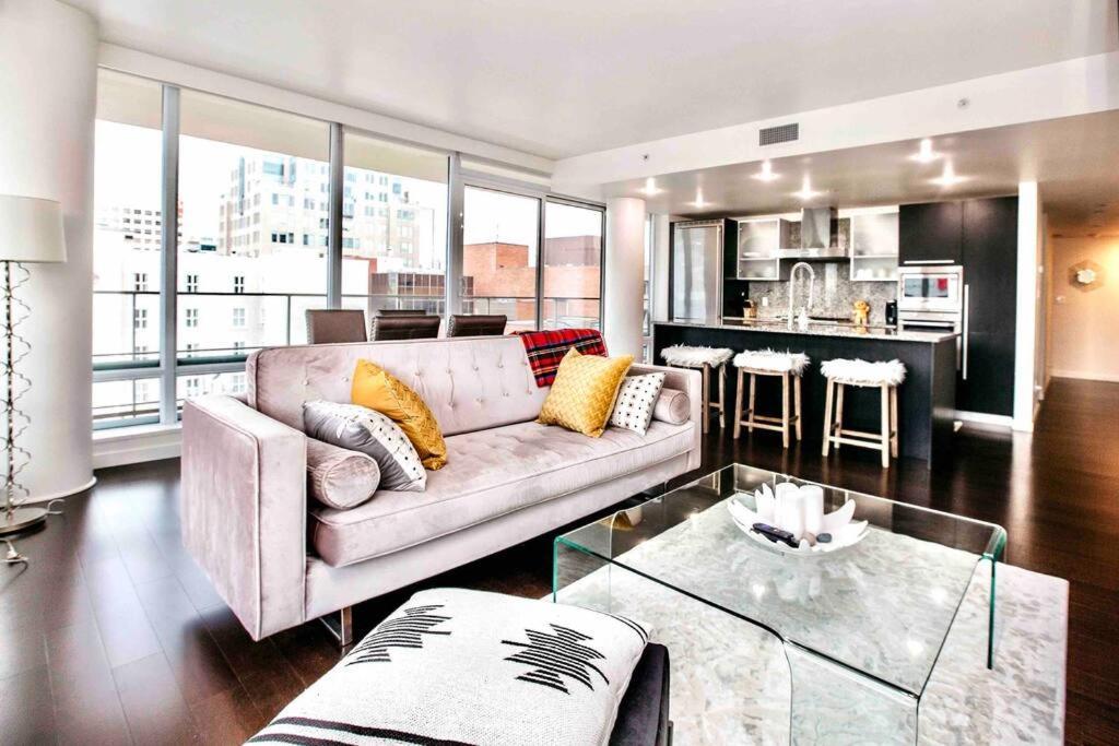 Victoria'S Best Location 2 Bedroom Luxe Condo 外观 照片