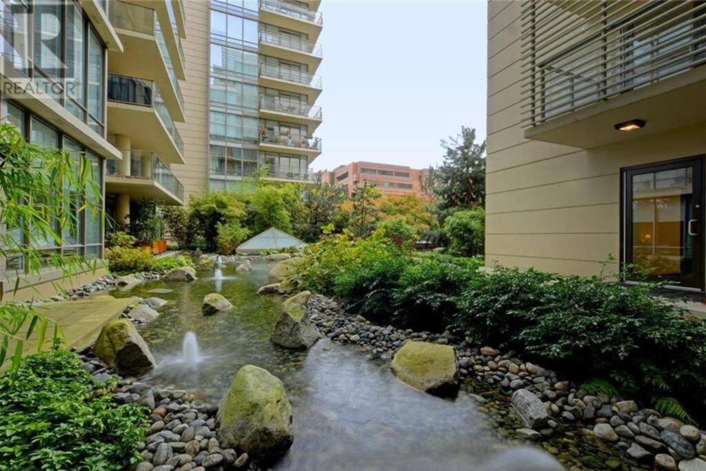 Victoria'S Best Location 2 Bedroom Luxe Condo 外观 照片