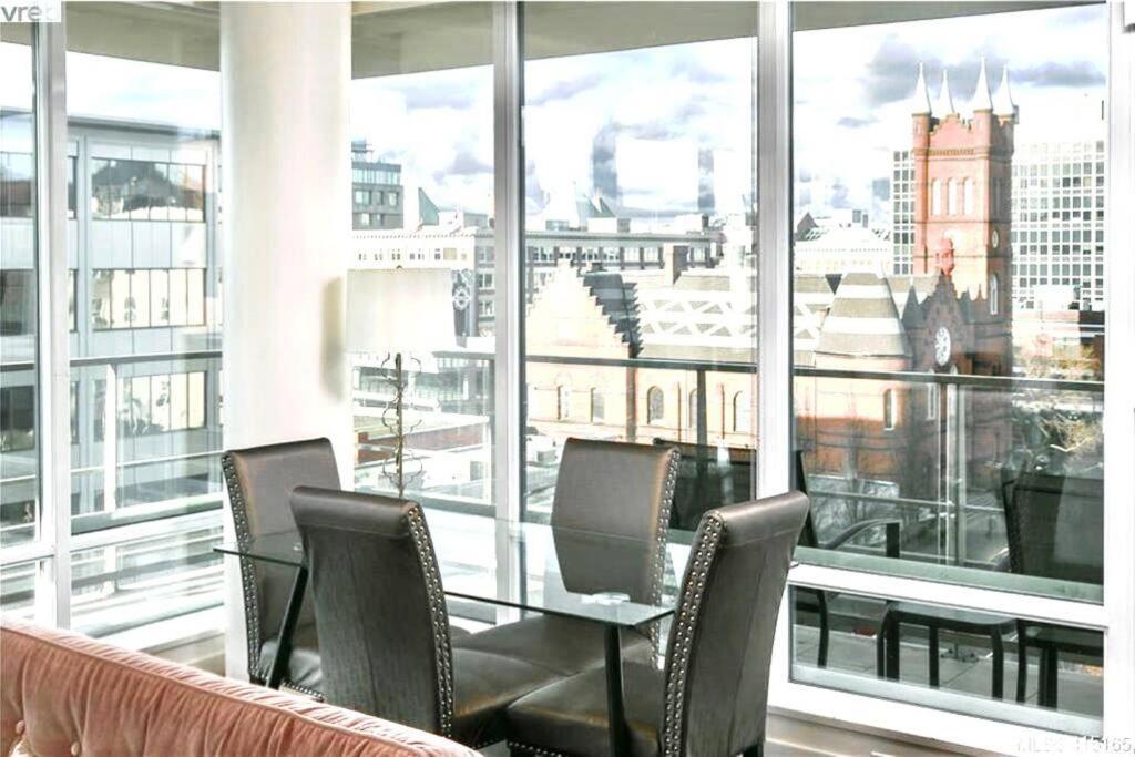 Victoria'S Best Location 2 Bedroom Luxe Condo 外观 照片
