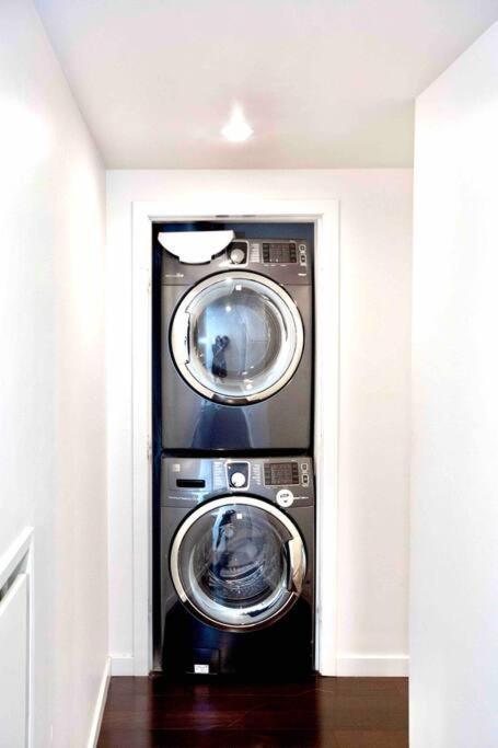 Victoria'S Best Location 2 Bedroom Luxe Condo 外观 照片