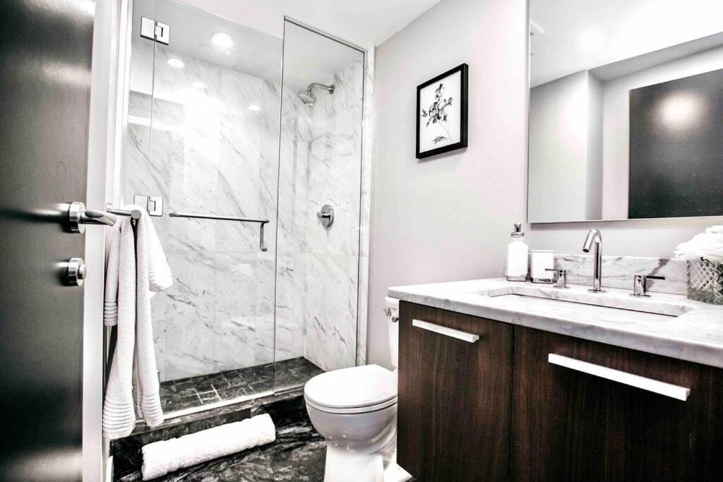 Victoria'S Best Location 2 Bedroom Luxe Condo 外观 照片