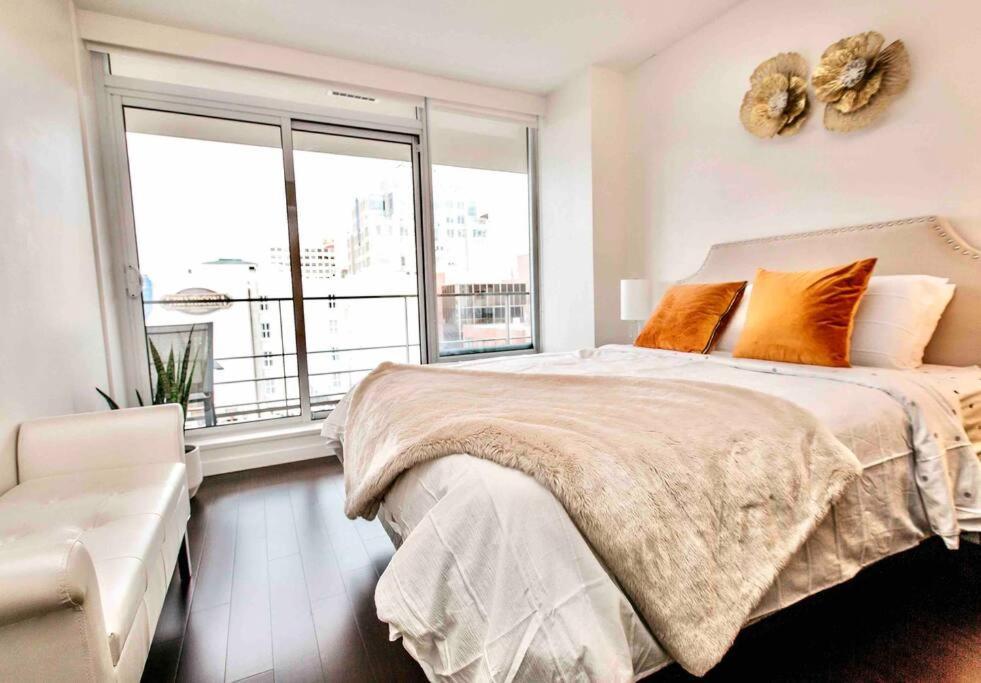 Victoria'S Best Location 2 Bedroom Luxe Condo 外观 照片